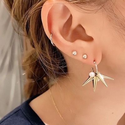 パール×スタッズ ピアス: e.m. ISETAN SHINJUKU 2F