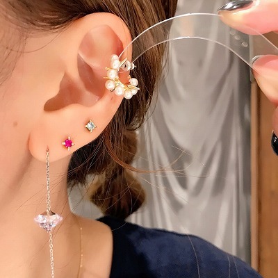 e.m. パール付きゴールドスタッズスープピアス パール×スタッズ ピアス: e.m. ISETAN SHINJUKU 2F