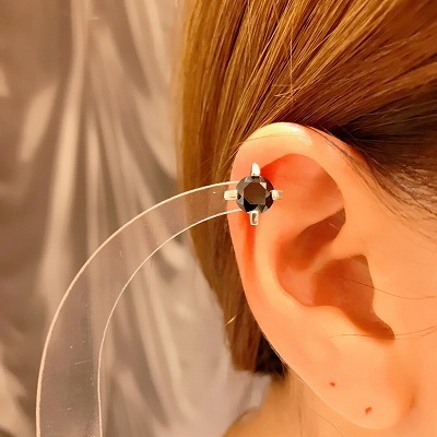 e.m.ピアス ブラックカラーピアス: e.m. ISETAN SHINJUKU 2F