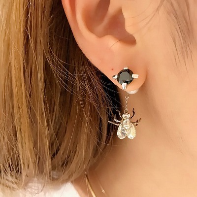 ブラックカラーピアス: e.m. ISETAN SHINJUKU 2F