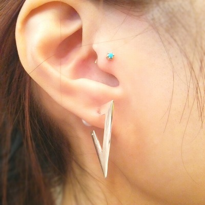 カラーで楽しむ、丸の内店限定誕生石ピアス！: e.m. MARUNOUCHI