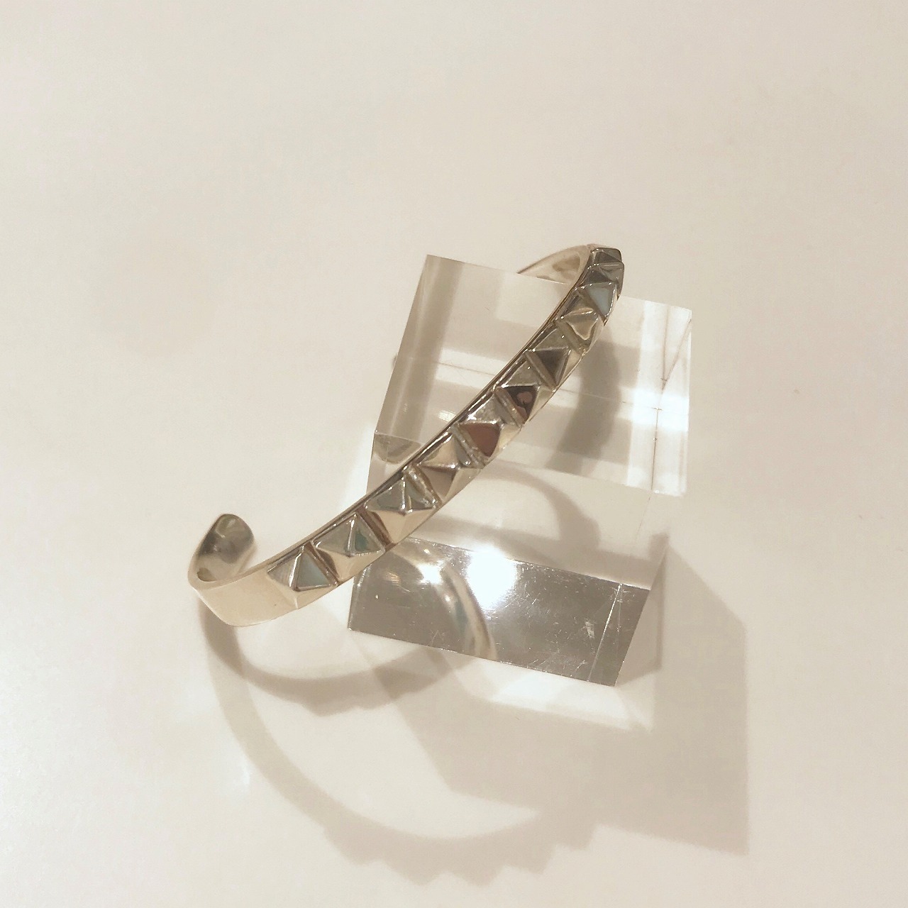 e.m. シルバースタッズバングル SPB-AB08 バングル(SPB-AB08)