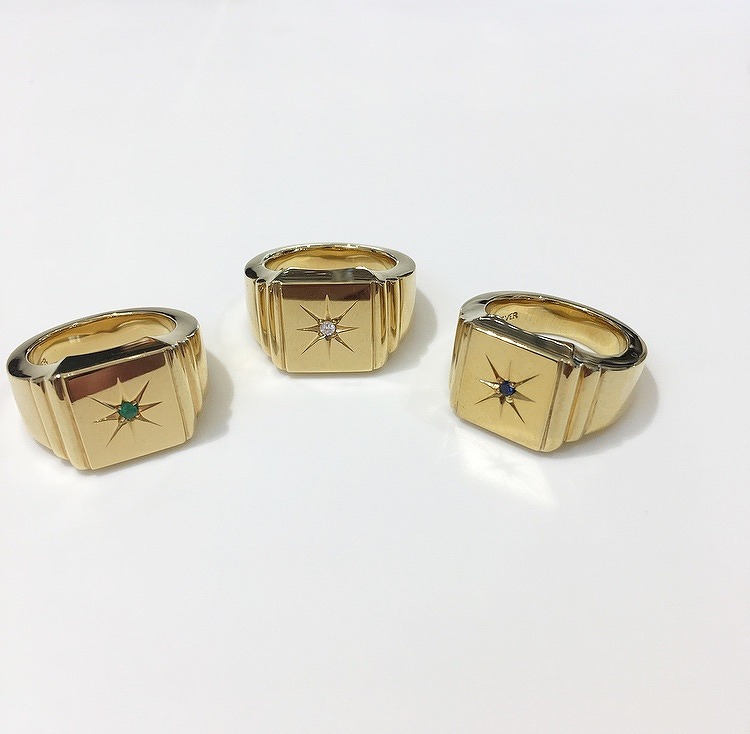 e.m シルバーの印台リングサファイア付き