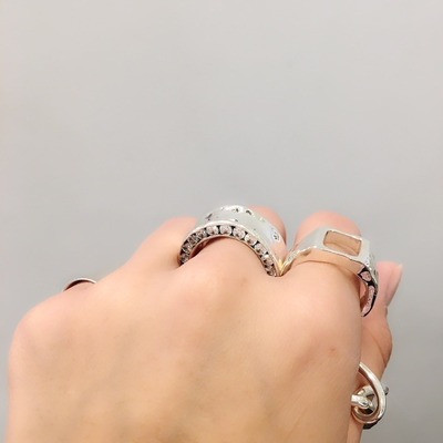 e.m. 両面ジルコニアリング11号 e.m.の代表的なジルコニアの並ぶリング: e.m. YOKOHAMA